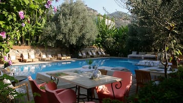 Outdoor pool, open 9:00 AM to 7:30 PM, pool umbrellas, pool loungers