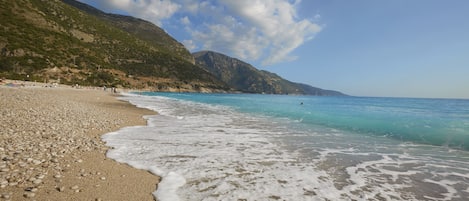 Pantai berhampiran