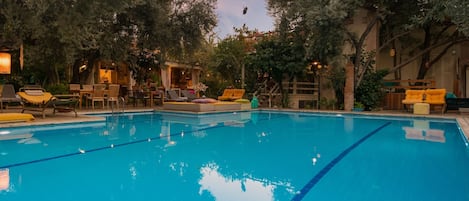 Outdoor pool, open 9:00 AM to 7:30 PM, pool umbrellas, sun loungers