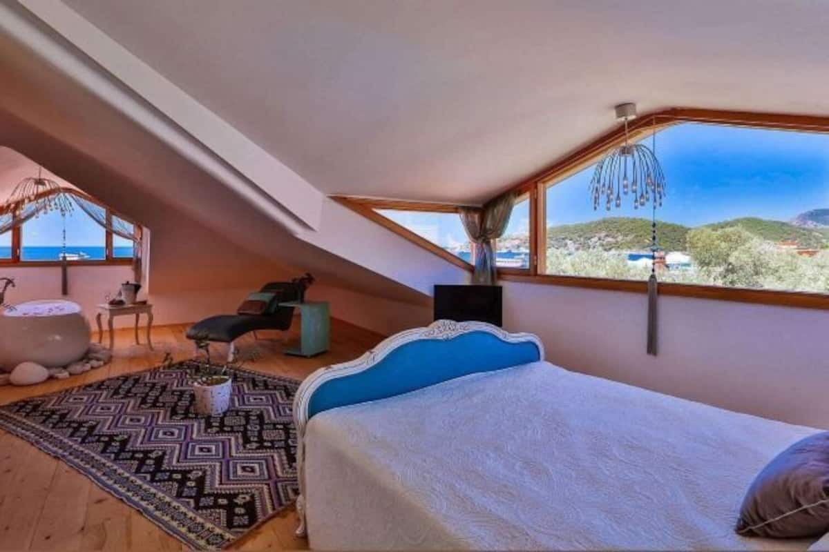 Minibar, in-room safe, individually decorated, soundproofing