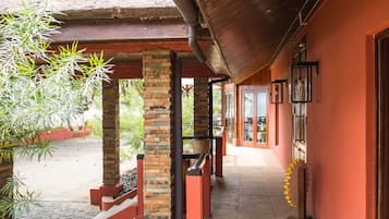 Pintu masuk properti