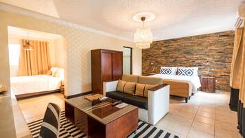 Cassaforte in camera, una scrivania, Wi-Fi gratuito, lenzuola