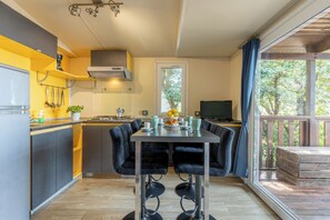 Mobile Unterkunft | 2 Schlafzimmer, kostenlose Babybetten, kostenloses WLAN, Bettwäsche