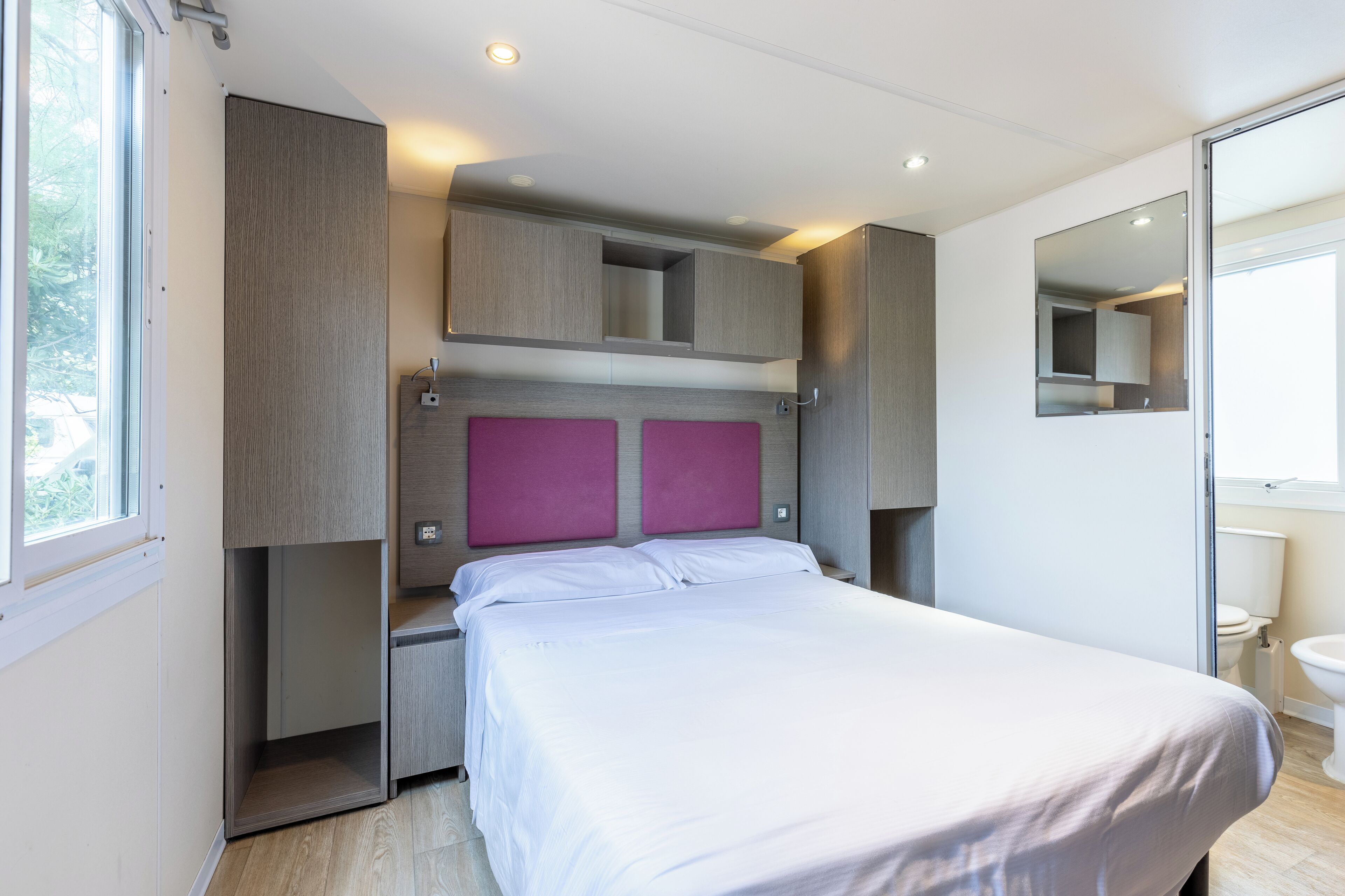 Mobile Home | 2 bedrooms, free cots/infant beds, free WiFi, bed sheets