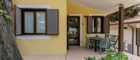 2 chambres, lits bébé (gratuits), Wi-Fi gratuit, draps fournis