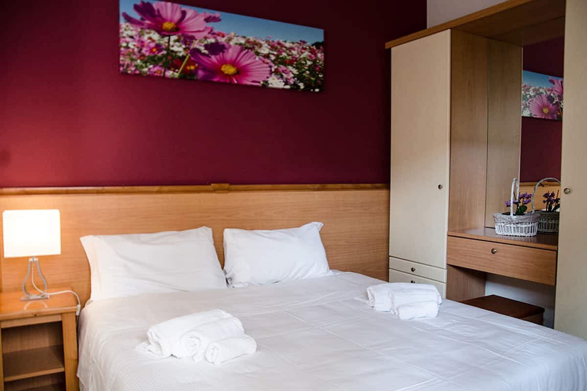 2 bedrooms, free cots/infant beds, free WiFi, bed sheets