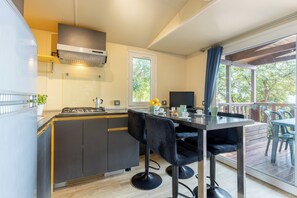 Mobile Home | Private kitchen | Full-sized fridge, stovetop, cookware/dishes/utensils - Villaggio Miramare (Livorno)