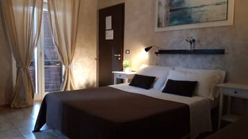 Escrivaninha, quartos à prova de som, ferros/tábuas de passar roupa