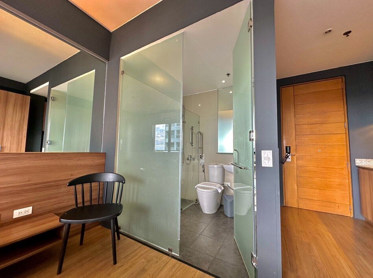 king room | bathroom | shower, rainfall showerhead, free toiletries, hair dryer