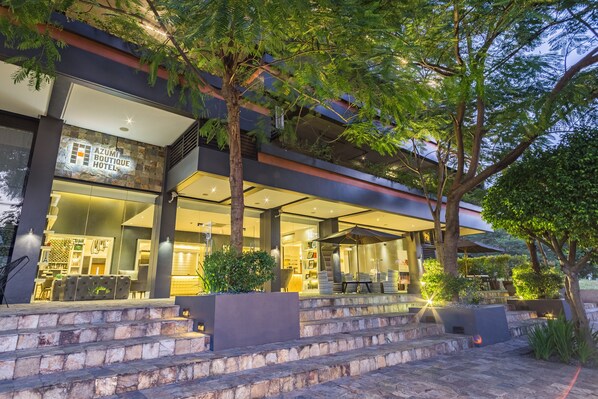 Front of property - Azumi Boutique Hotel (Muntinlupa)