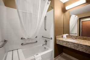 Combined shower/bathtub, deep-soaking bathtub, free toiletries
