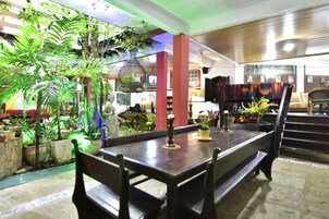 包含每日自助早餐