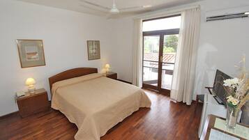 Ropa de cama de alta calidad y minibar