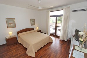 스탠다드 더블룸 | 고급 침구, 미니바, 객실 내 금고, 책상