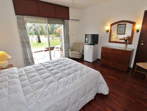 Ropa de cama de alta calidad y minibar 