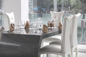 Breakfast, lunch, dinner served; Mexican cuisine - Hotel Vista Hermosa (Guadalajara)