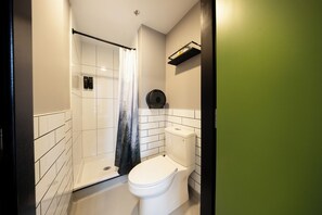 Private Double Room with Ensuite | Bathroom | Hair dryer, towels, shampoo, toilet paper