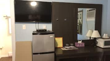Economy Room, 2 Double Beds | Memory-foam beds, iron/ironing board, free WiFi, bed sheets
