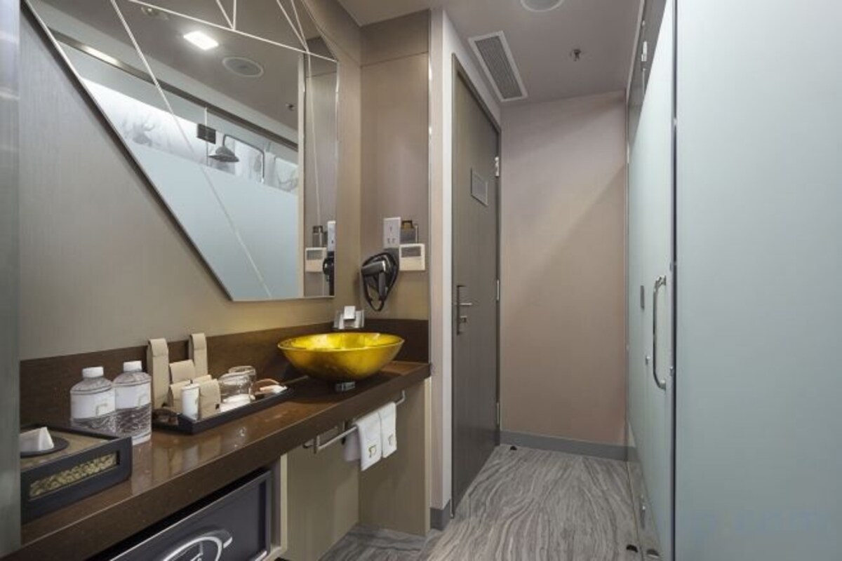 Bathroom | Shower, hair dryer, towels