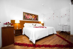 Double Room, 1 Double Bed | In-room safe, desk, blackout drapes, soundproofing - Hotel Casa Mahanaim (Bogotá)