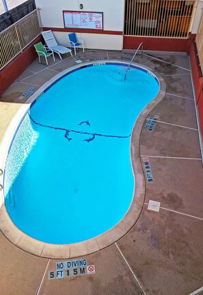 Outdoor pool - Americas Best Value Inn Brownsville (Brownsville)