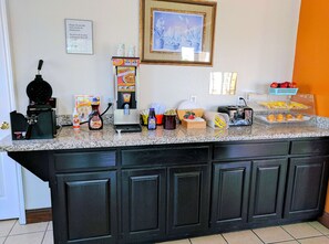 Tägliches inbegriffenes kontinentales Frühstück