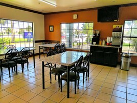 Free daily continental breakfast