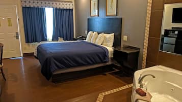 Room (Jacuzzi) | Desk, blackout drapes, iron/ironing board, free WiFi