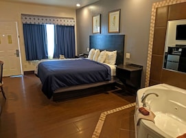 Room (Jacuzzi) | Desk, blackout curtains, iron/ironing board, free WiFi