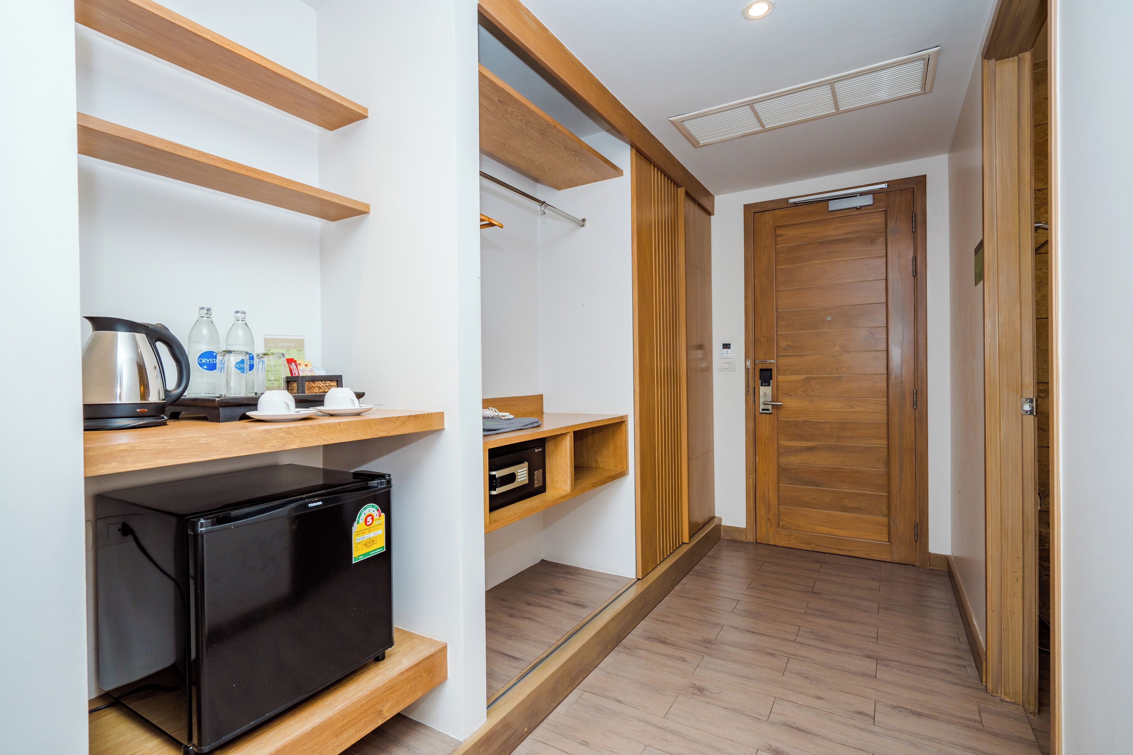 jacuzzi pool access  - free transfer to hua hin beach | wardrobe