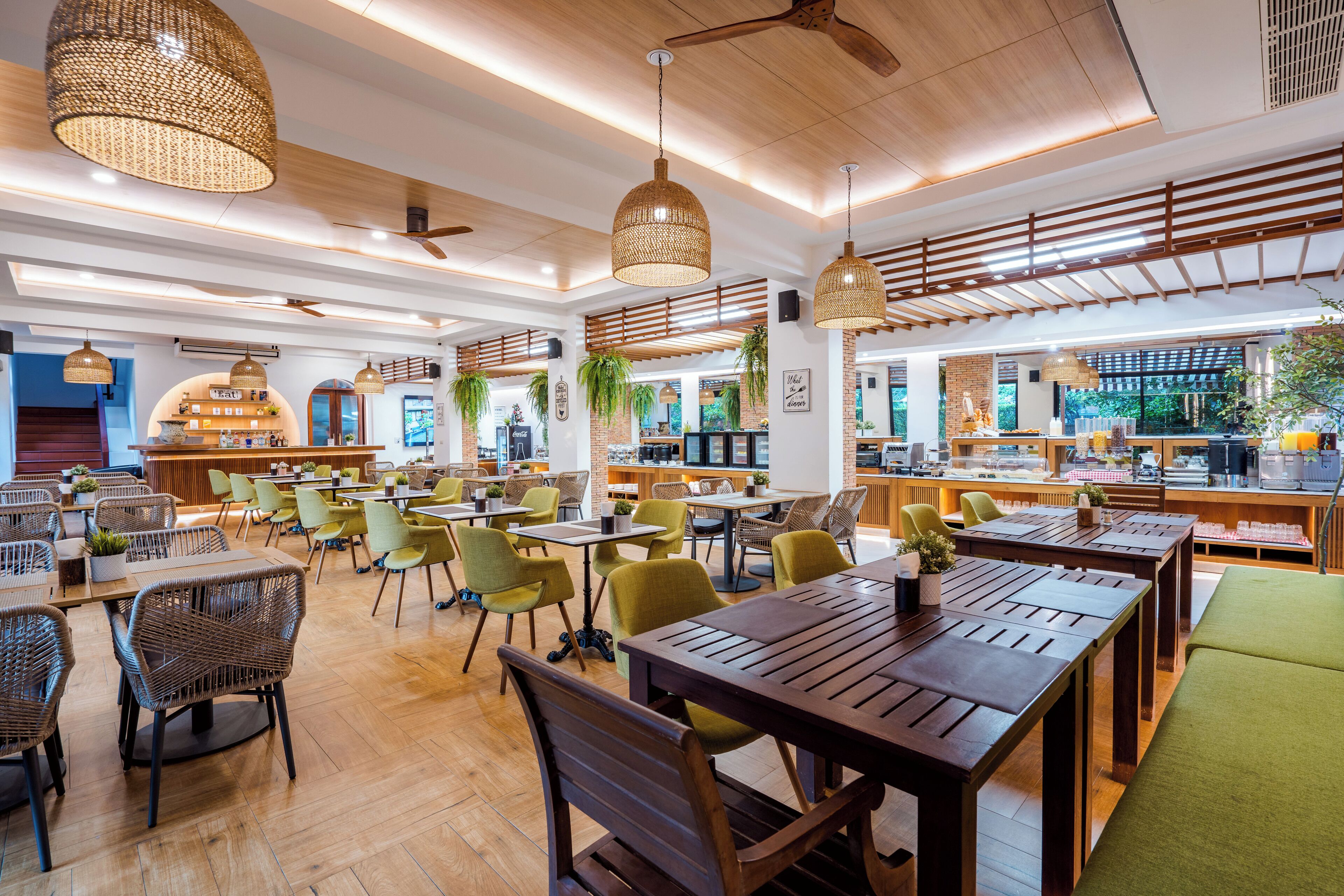 Breakfast, lunch, dinner served; Thai cuisine 