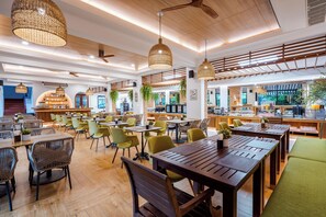 Breakfast, lunch, dinner served; Thai cuisine - Ayrest Hotel (Hua Hin)