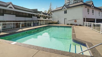 Piscine extérieure (ouverte en saison)