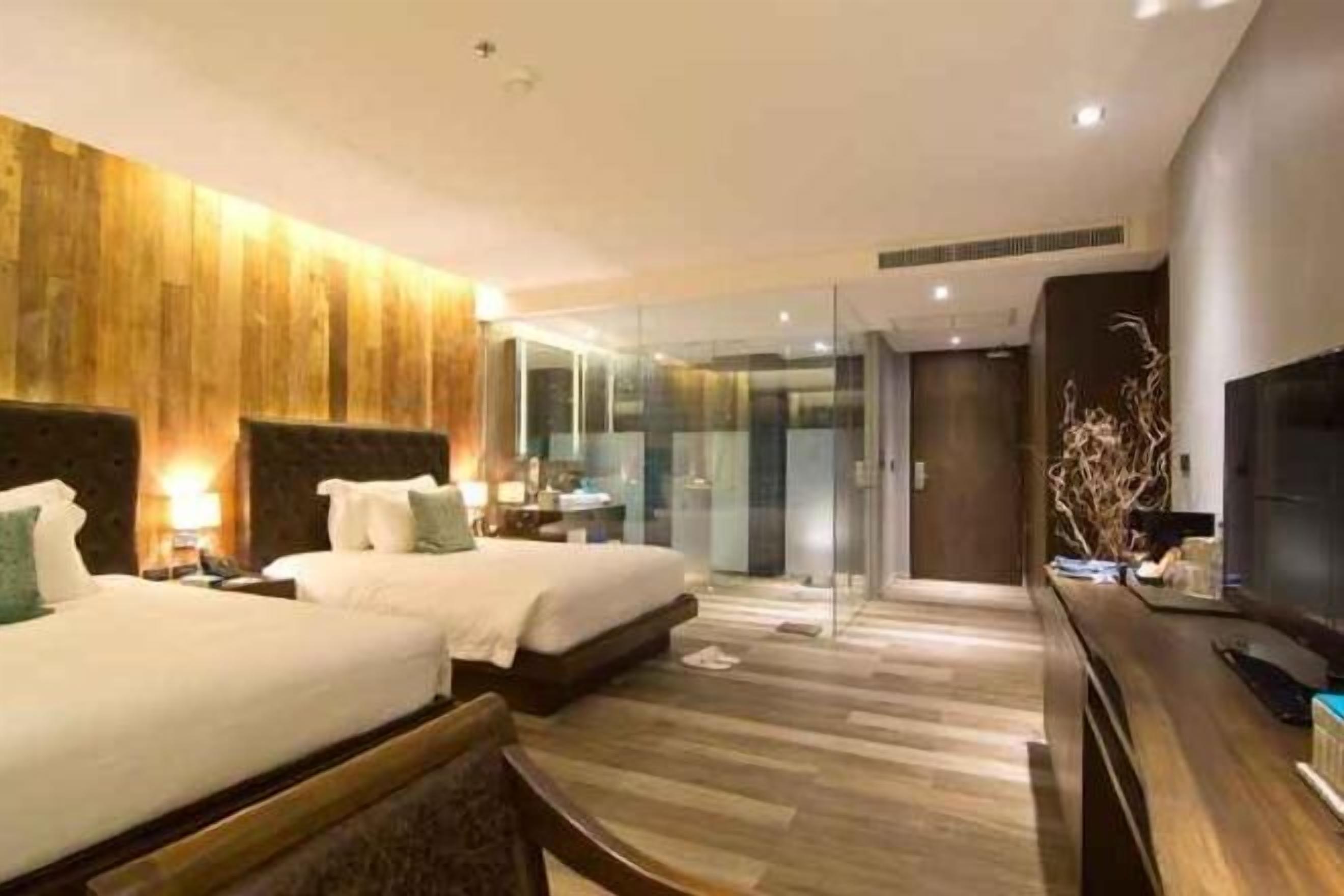 Egyptian cotton sheets, premium bedding, pillow-top beds, minibar
