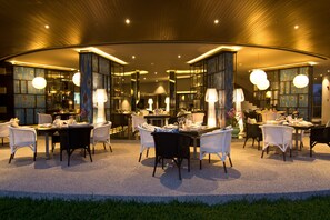 2 restaurants; breakfast, lunch, dinner and brunch served  - Le Coral Beach Resort and Cafe (Takua Thung)