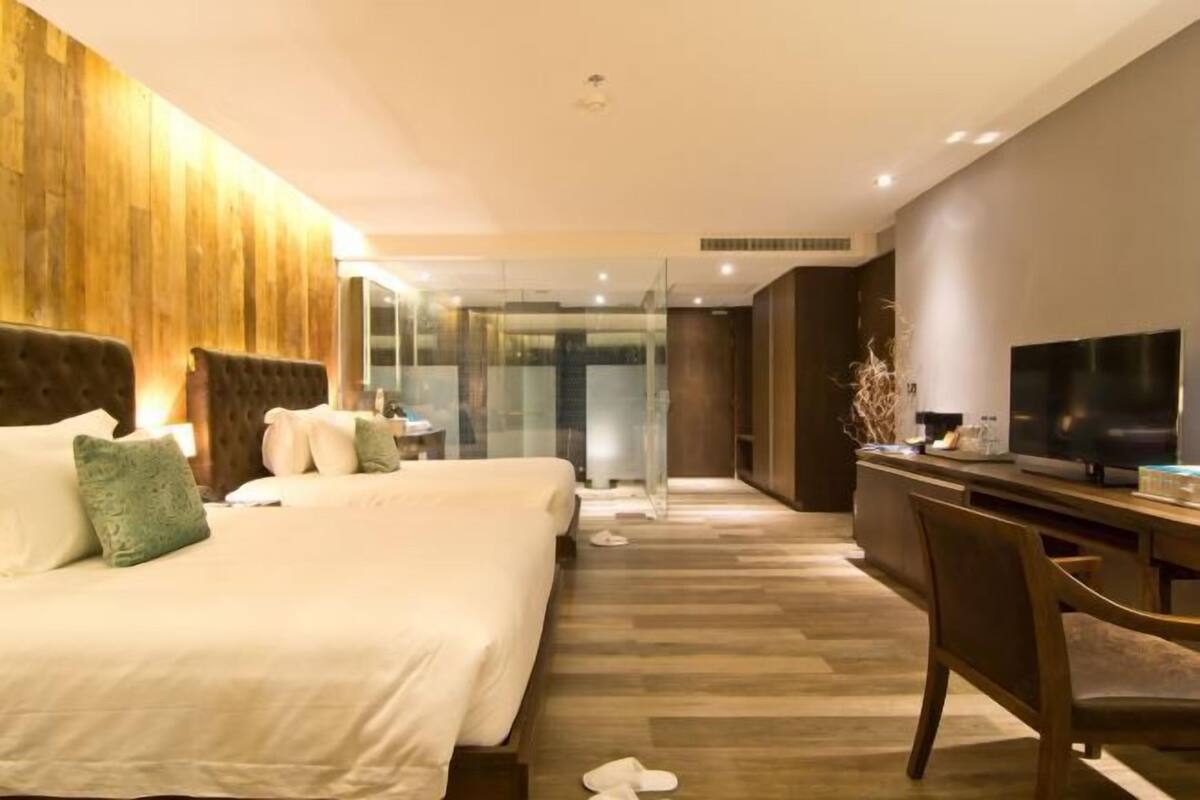 Egyptian cotton sheets, premium bedding, pillow-top beds, minibar
