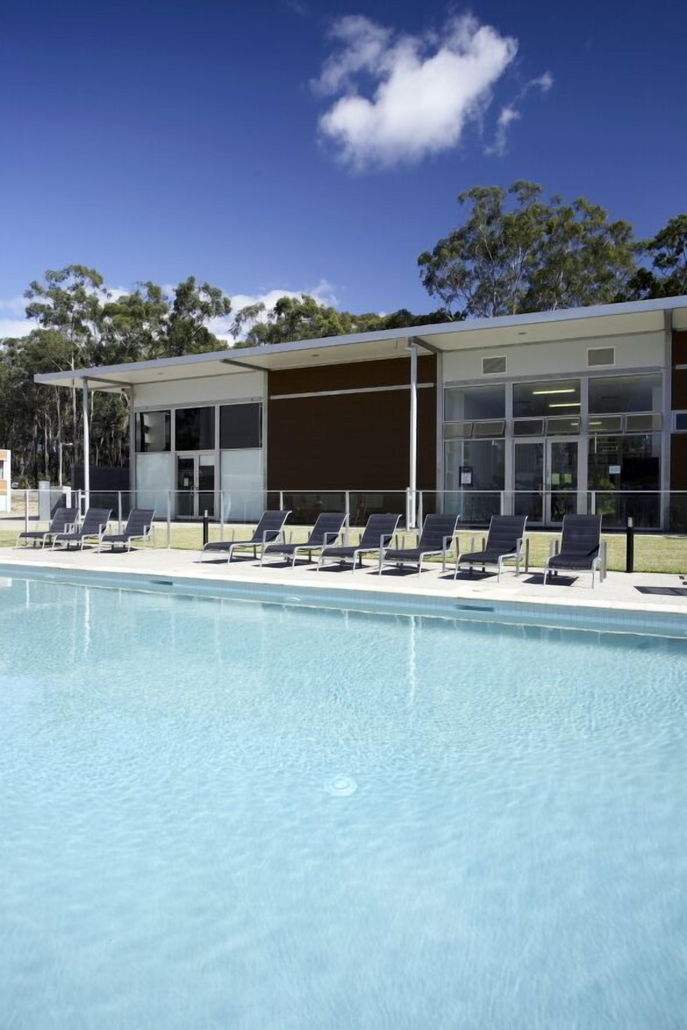 Außenpool, Liegestühle