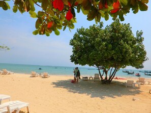 On the beach - POOLSAWAT VILLA (Koh Samui)