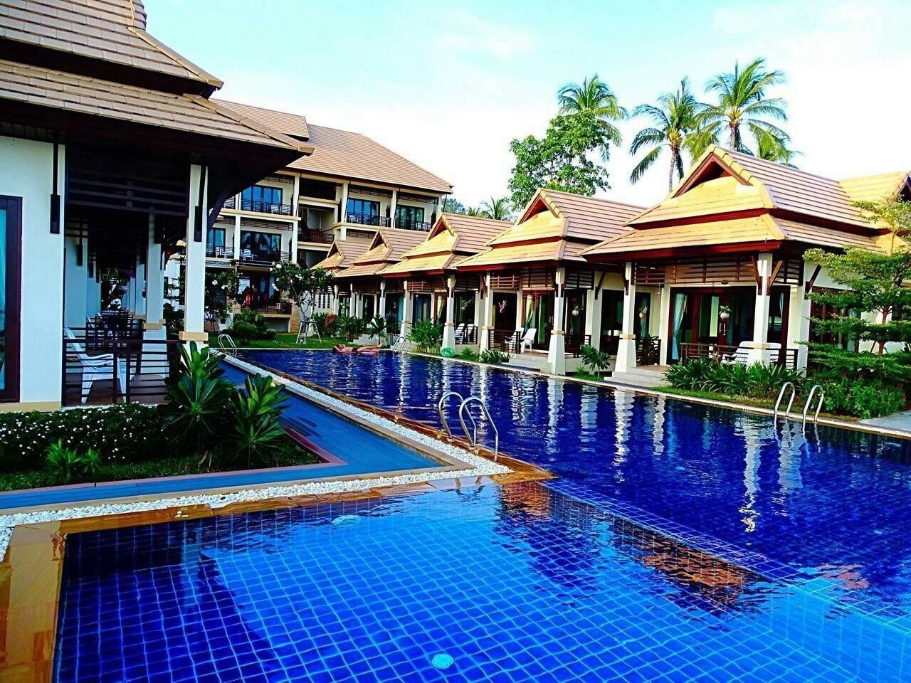 Outdoor pool, pool loungers