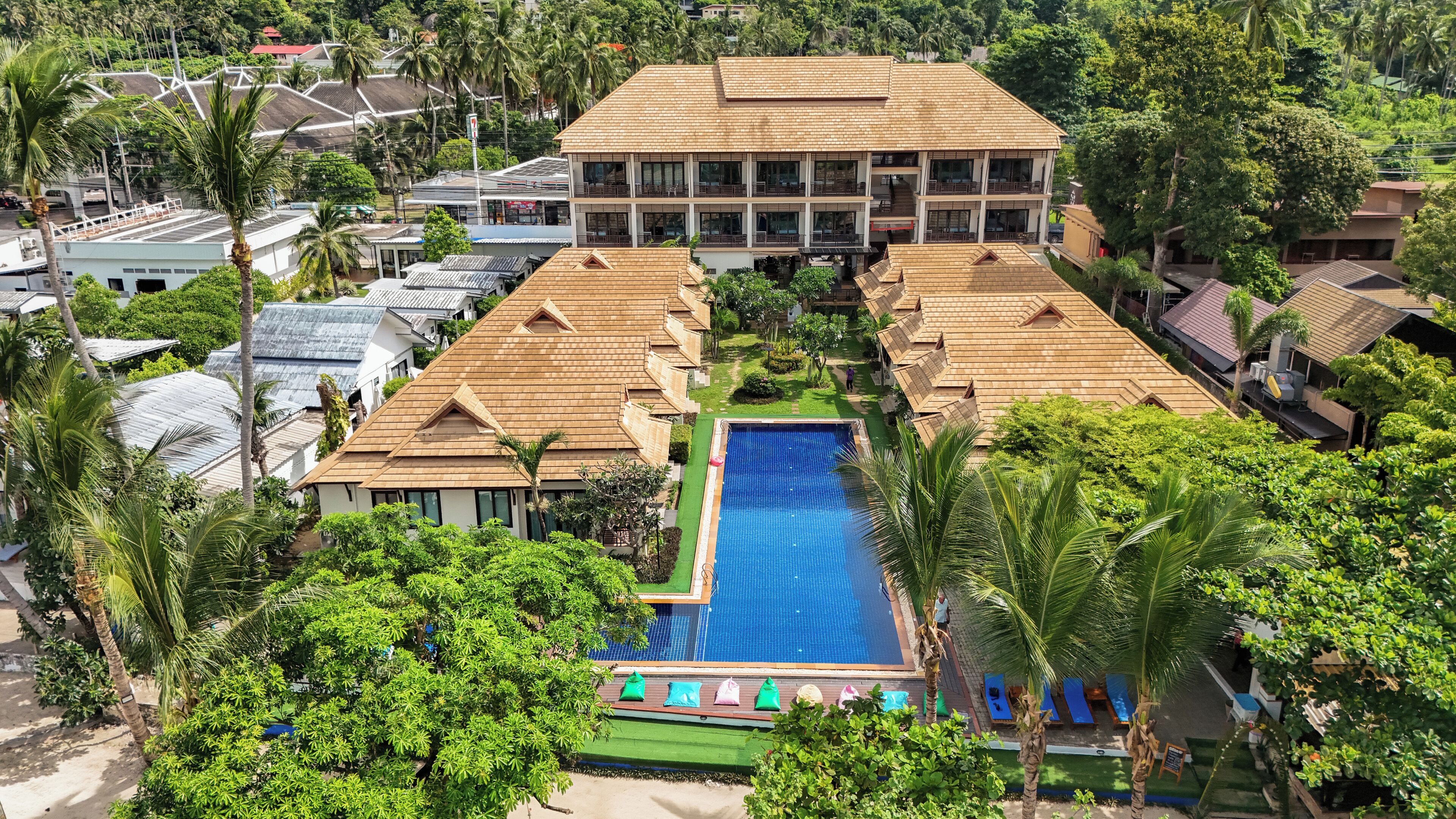 Outdoor pool, sun loungers
