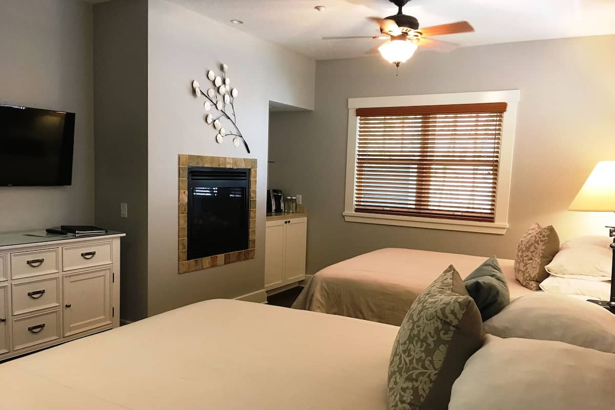 Egyptian cotton sheets, premium bedding, in-room safe, desk