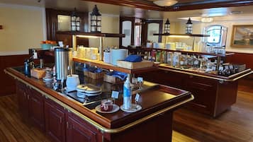 Daily continental breakfast (SEK 100 per person)