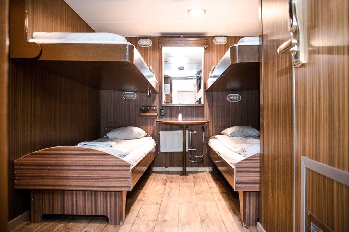 Cabin Without Window, 4 beds | Strykejern/-brett og sengetøy