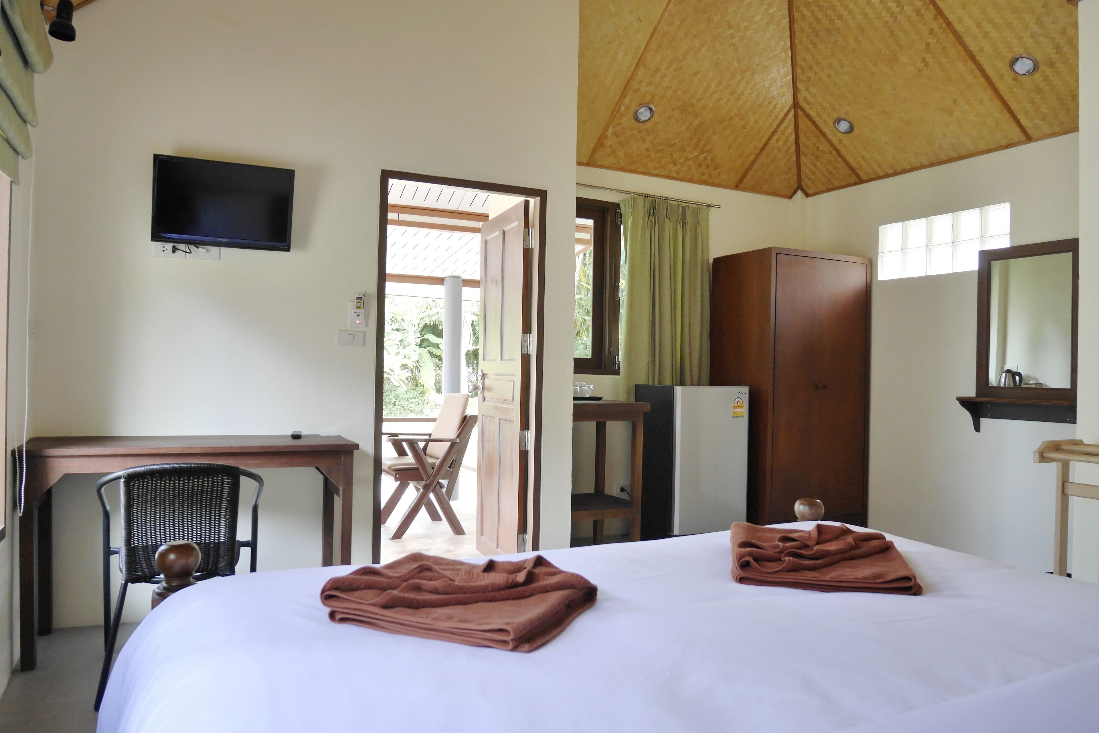 basic bungalow, 1 bedroom, sea view | desk, blackout curtains, free wifi