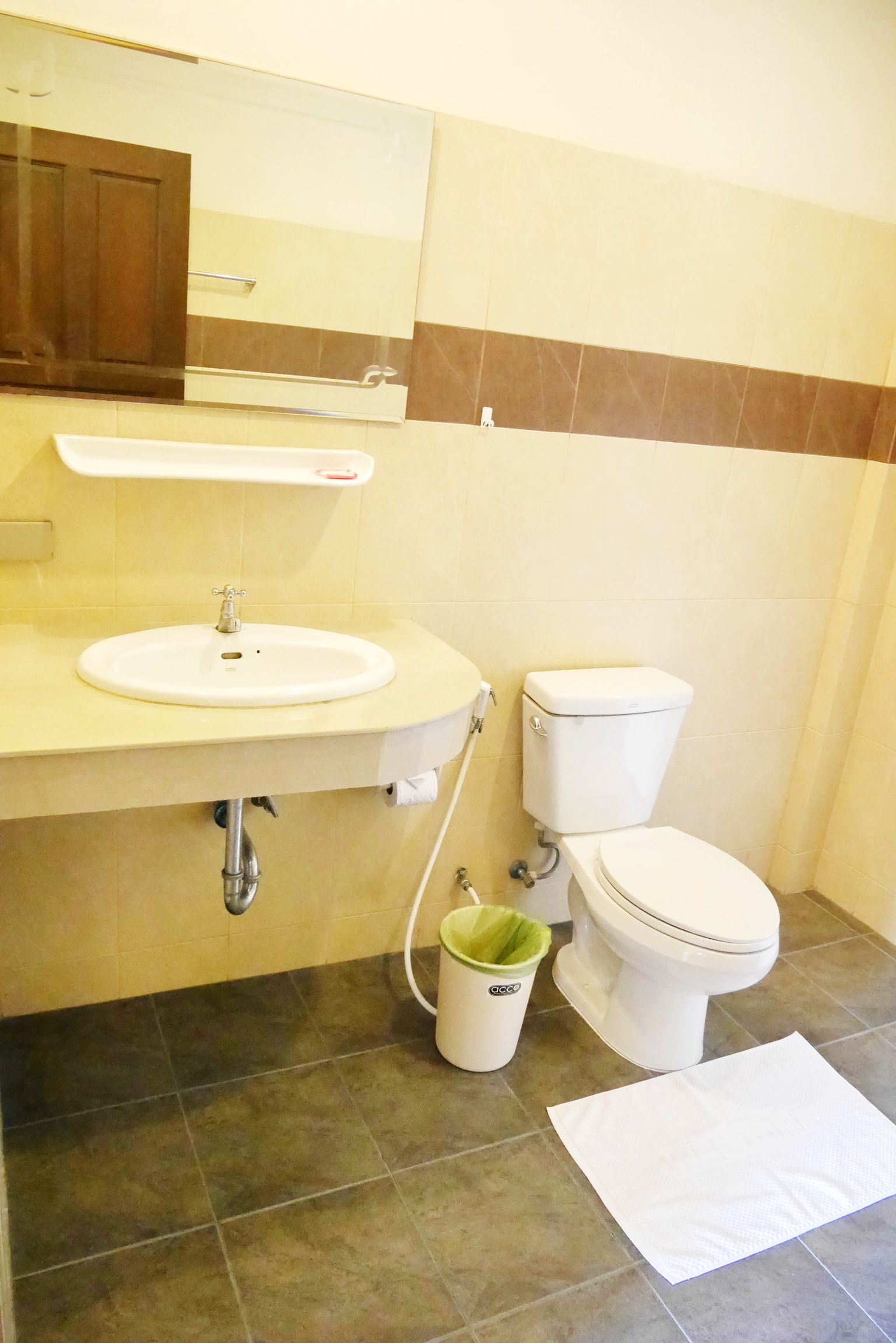 deluxe double room, garden view | bathroom | shower, free toiletries, hair dryer, towels