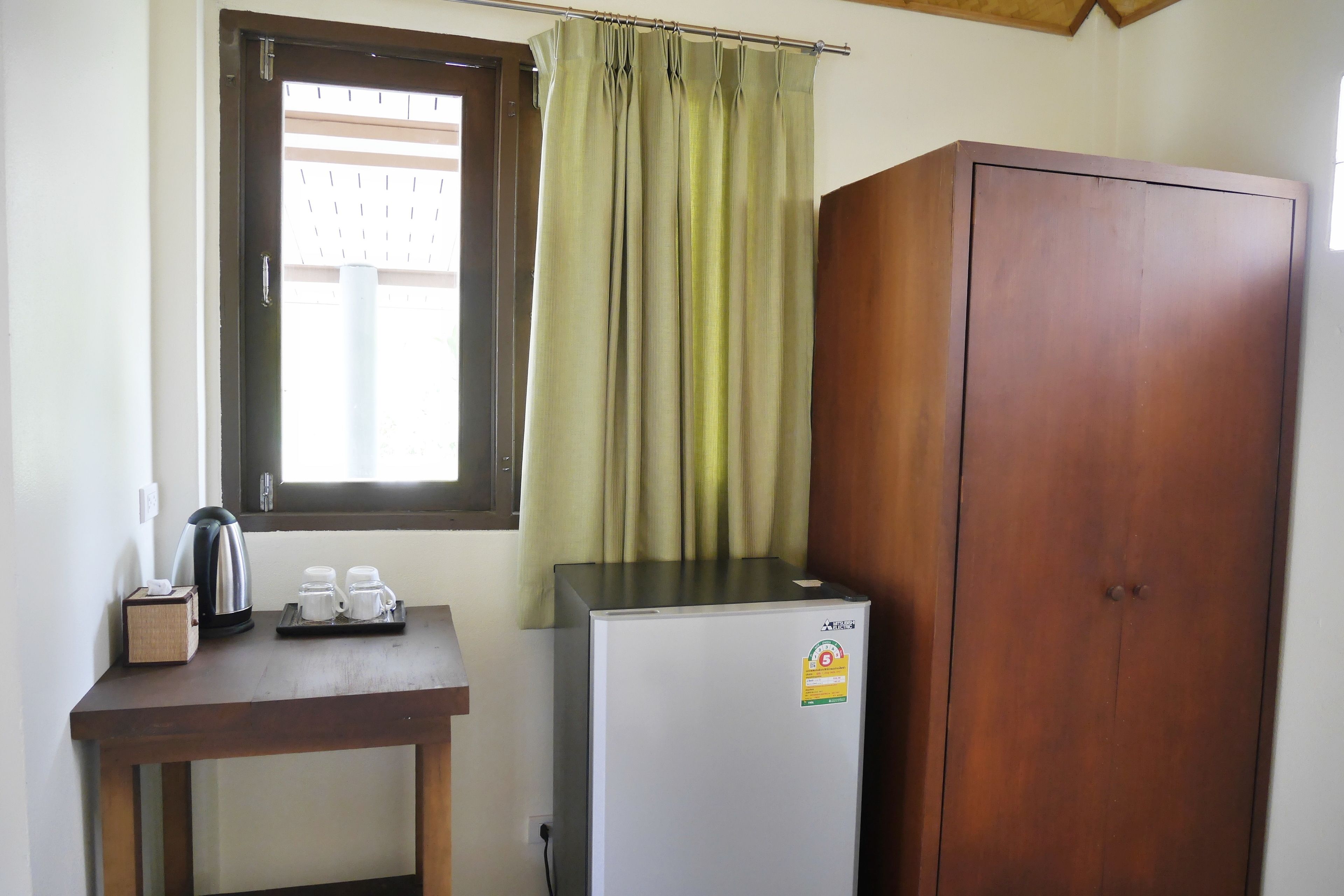basic bungalow, 1 bedroom, sea view | mini fridge