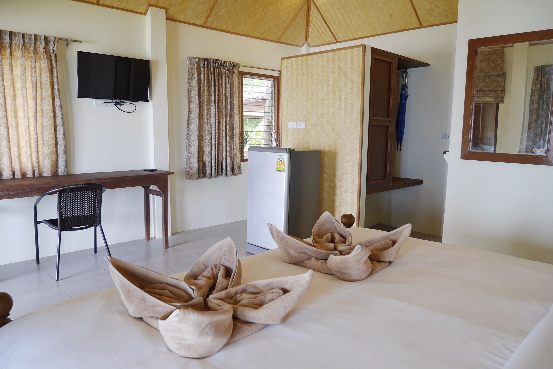 comfort bungalow, 1 bedroom, beachfront | living area | tv