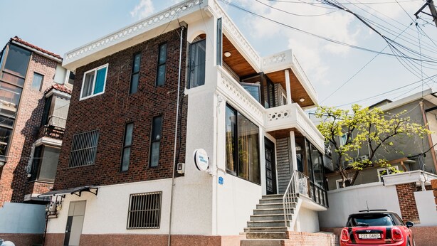 Free self parking - Chingu Guesthouse (Seoul)
