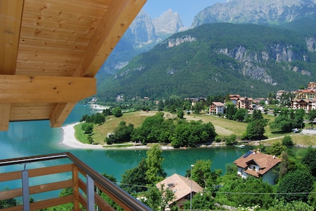 Deluxe Room, 1 Bedroom | Balcony view