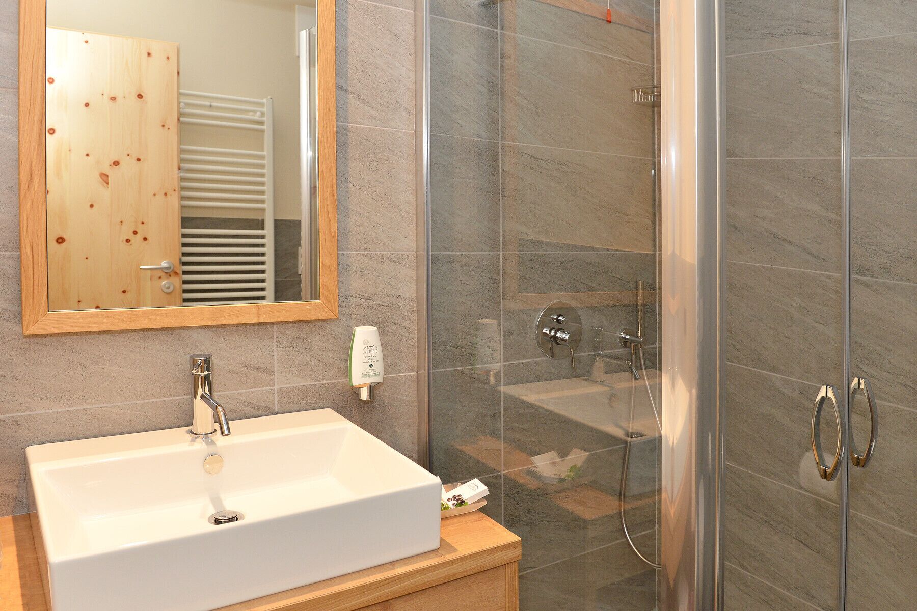 deluxe room, 1 bedroom | bathroom | shower, free toiletries, hair dryer, towels
